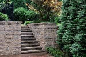 009-hardscape-wall-stairs